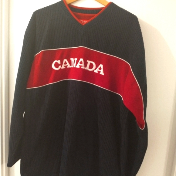 Canada Ribbed Fleece V-Neck Sweater - Unisex - Picture 2 of 13